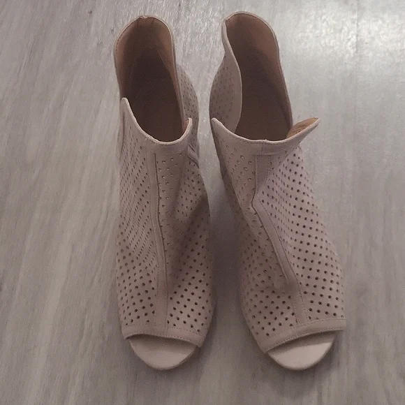 Charlotte Russe - Picture 1 of 5